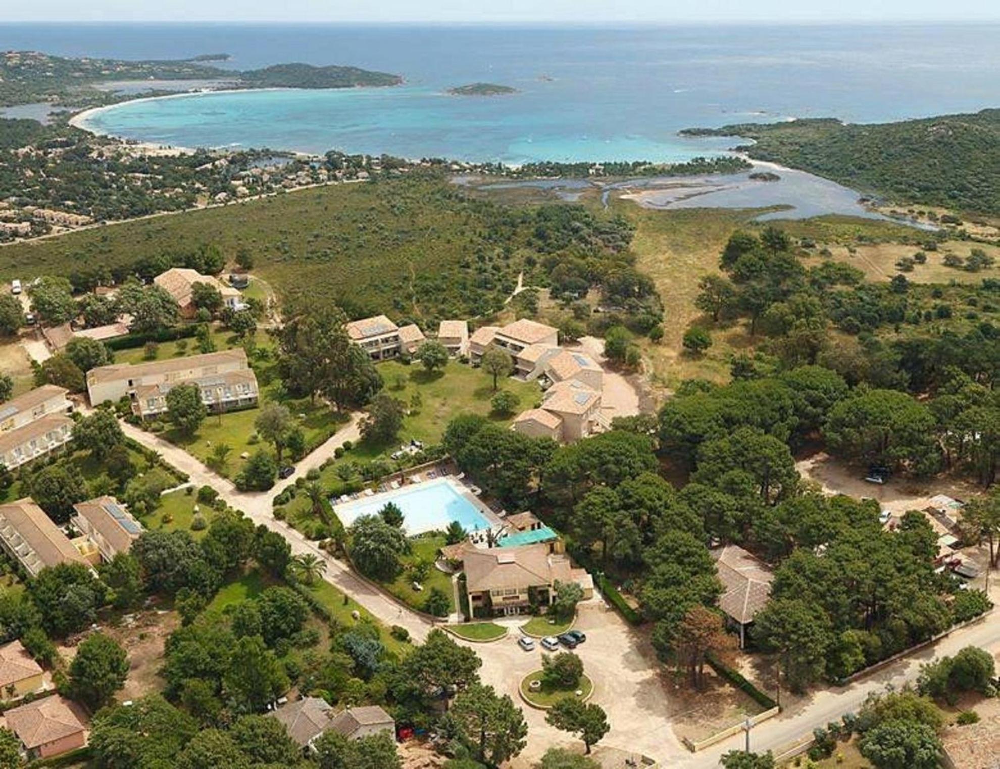 Fiori Di Cala Rossa Residence Hoteliere Lecci Bagian luar foto