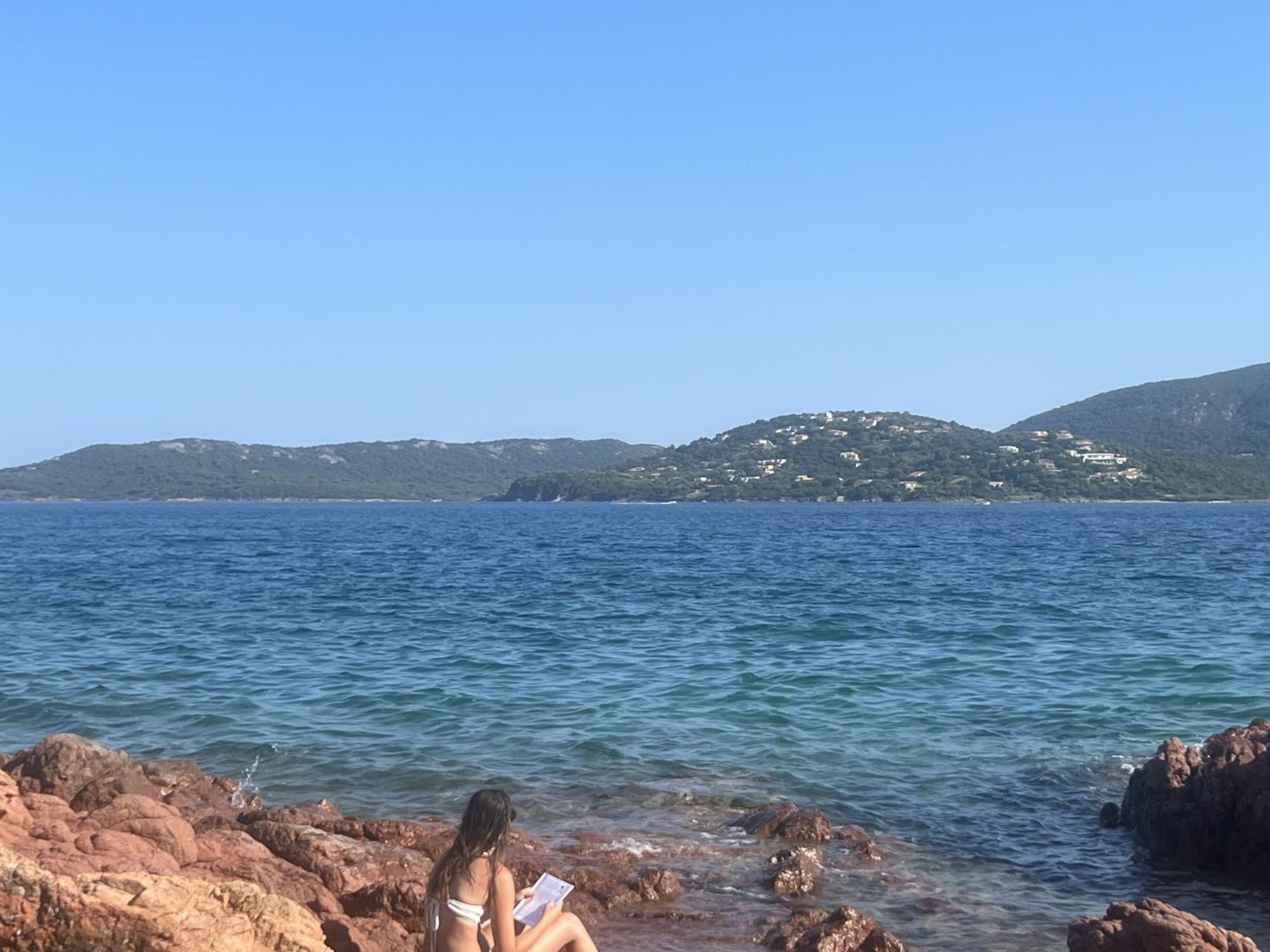 Fiori Di Cala Rossa Residence Hoteliere Lecci Bagian luar foto