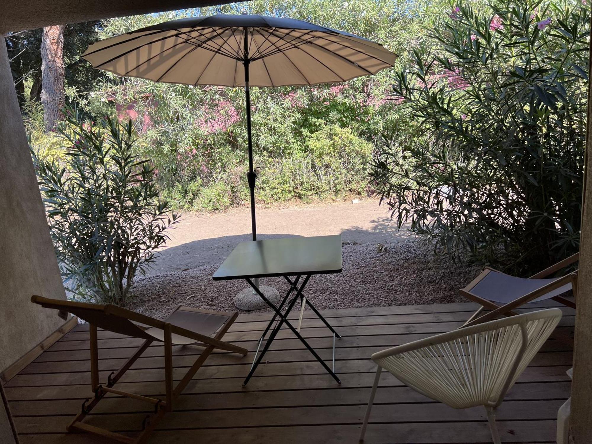 Fiori Di Cala Rossa Residence Hoteliere Lecci Bagian luar foto