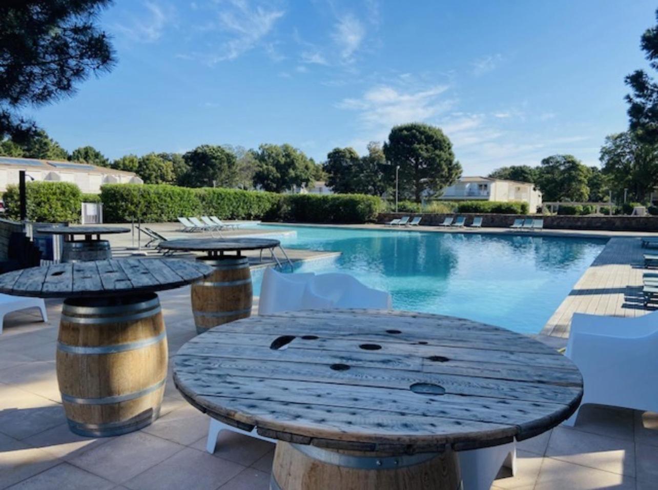 Fiori Di Cala Rossa Residence Hoteliere Lecci Bagian luar foto