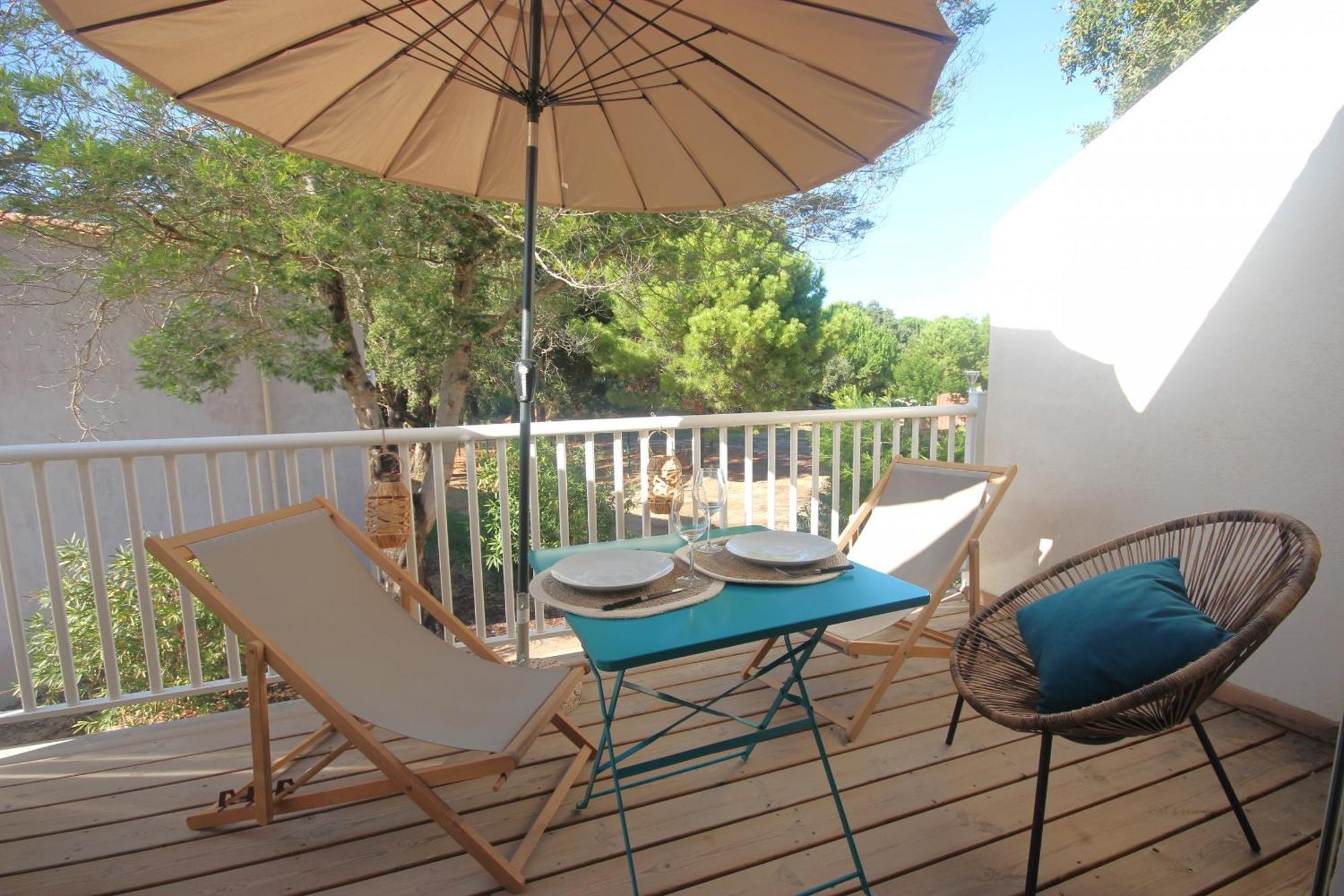 Fiori Di Cala Rossa Residence Hoteliere Lecci Bagian luar foto