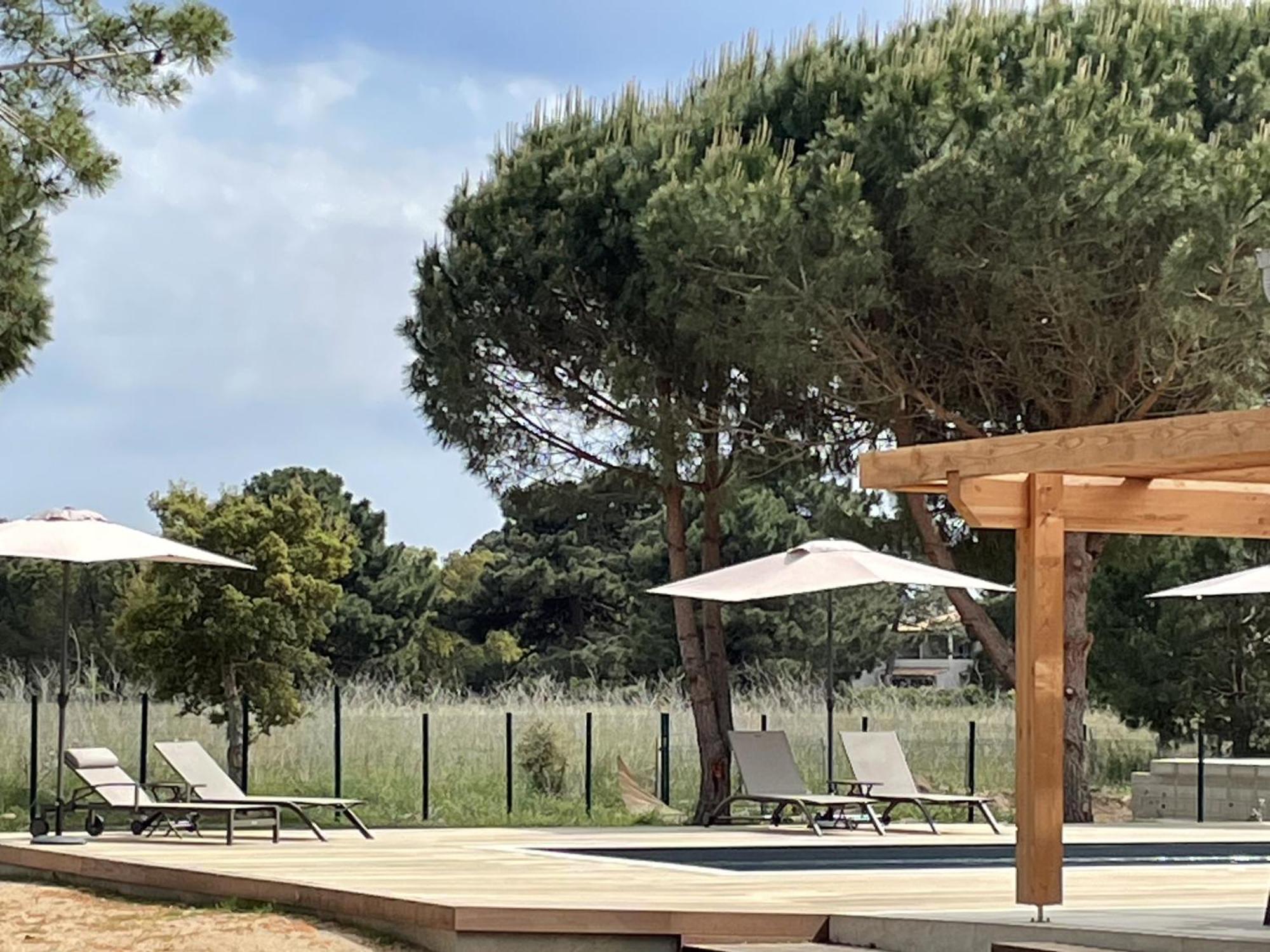 Fiori Di Cala Rossa Residence Hoteliere Lecci Bagian luar foto