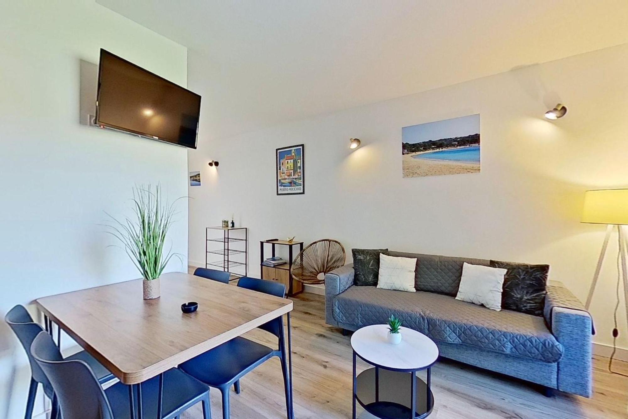 Fiori Di Cala Rossa Residence Hoteliere Lecci Bagian luar foto