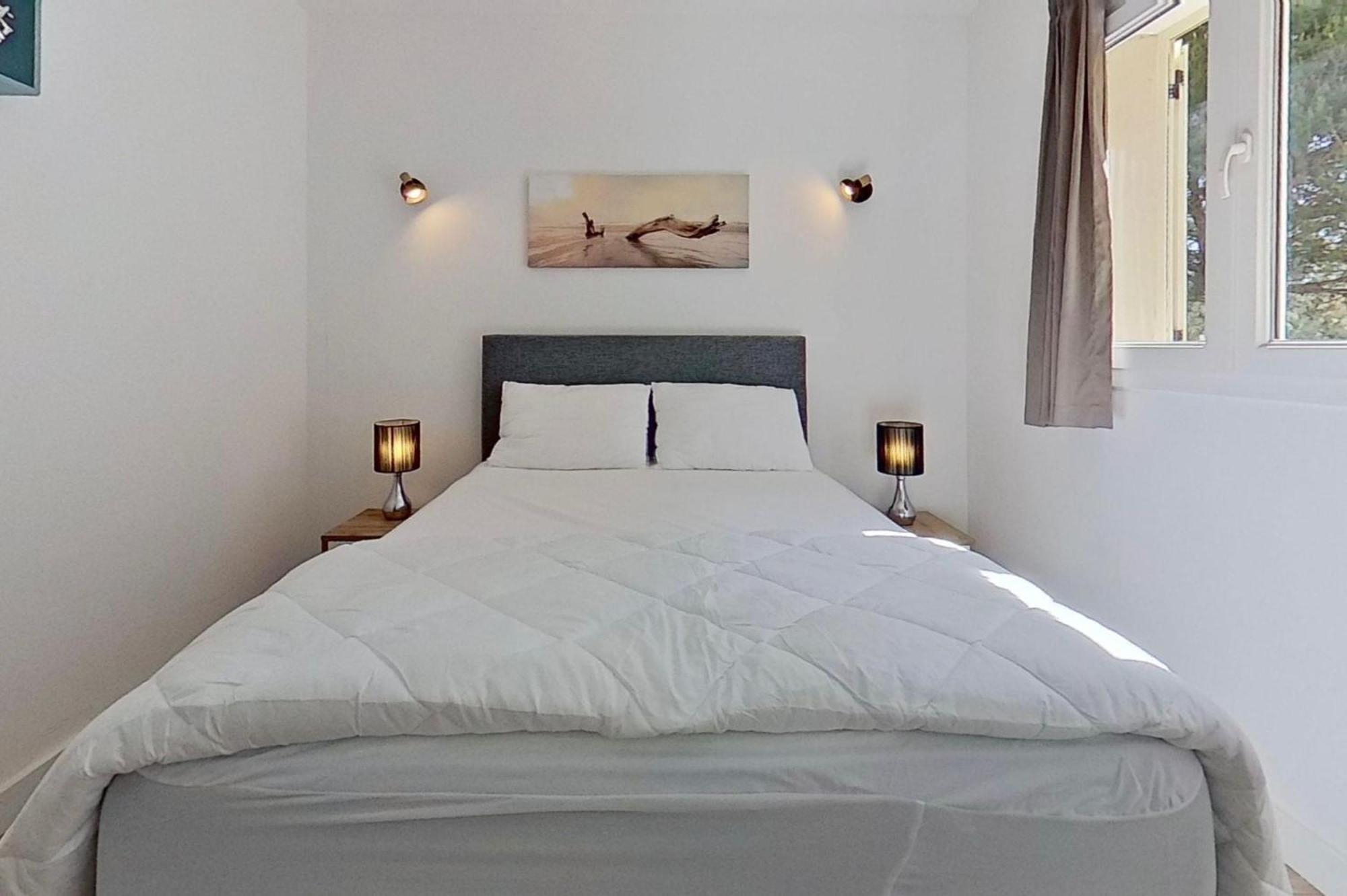 Fiori Di Cala Rossa Residence Hoteliere Lecci Bagian luar foto