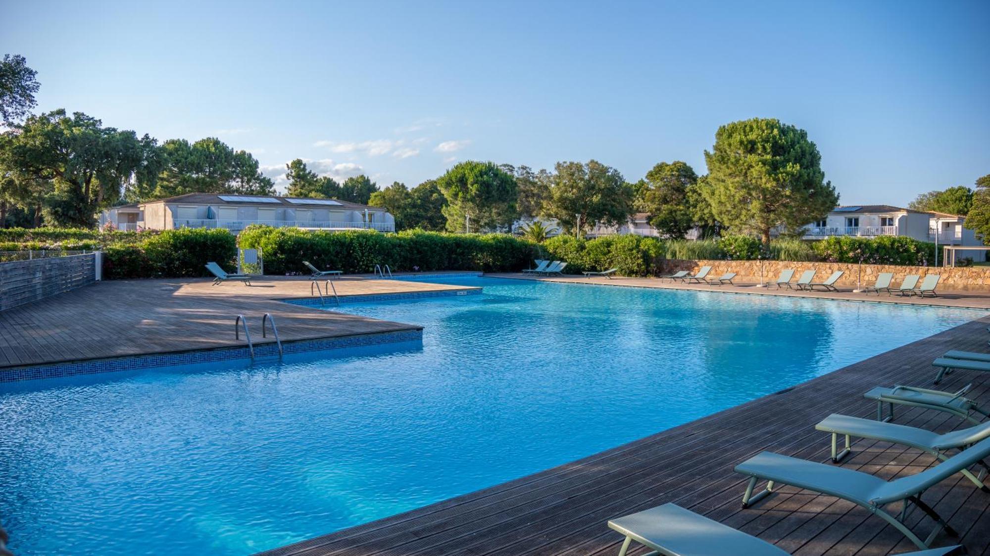 Fiori Di Cala Rossa Residence Hoteliere Lecci Bagian luar foto