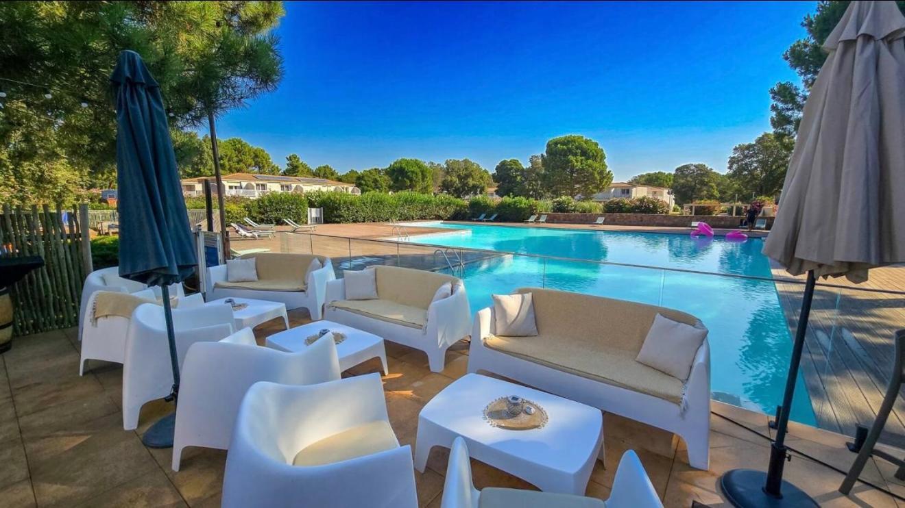 Fiori Di Cala Rossa Residence Hoteliere Lecci Bagian luar foto